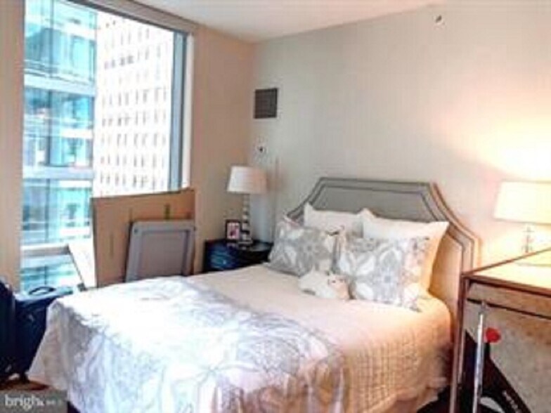 Building Photo - 1414 S Penn Sq