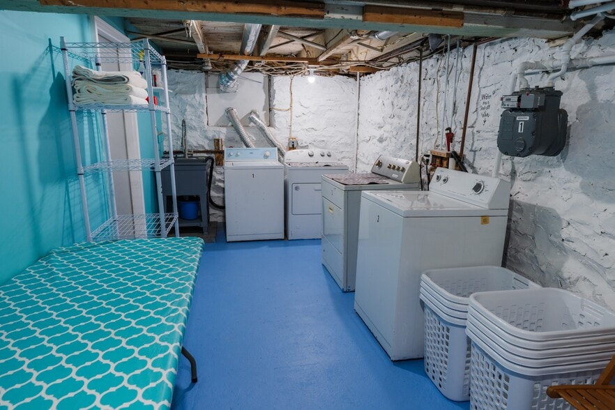 Laundry room - 2816 Montebello Ter