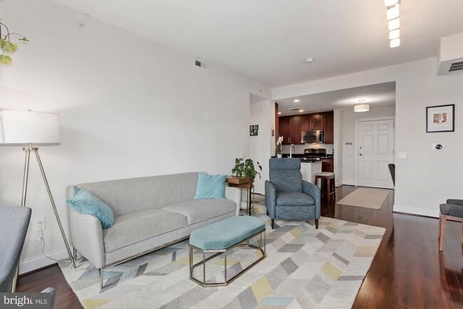 Building Photo - 525 N Fayette St