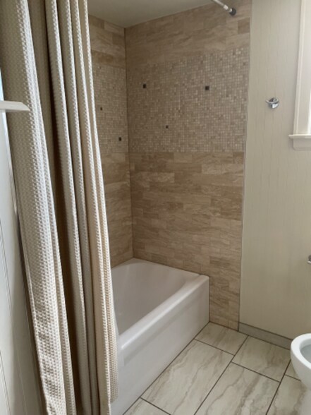 Building Photo - 2221 Seymour Ave