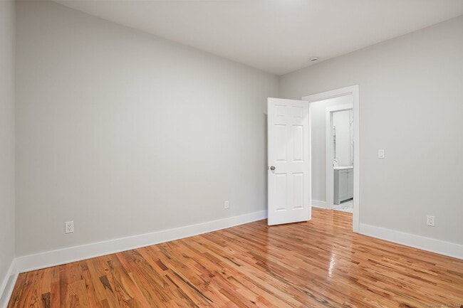 Building Photo - 10 Perry Hill Rd