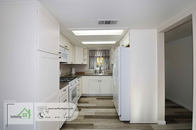 Building Photo - 2202 Canal Dr