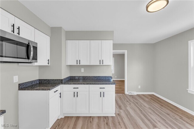 Building Photo - 12107 Worthington Ave