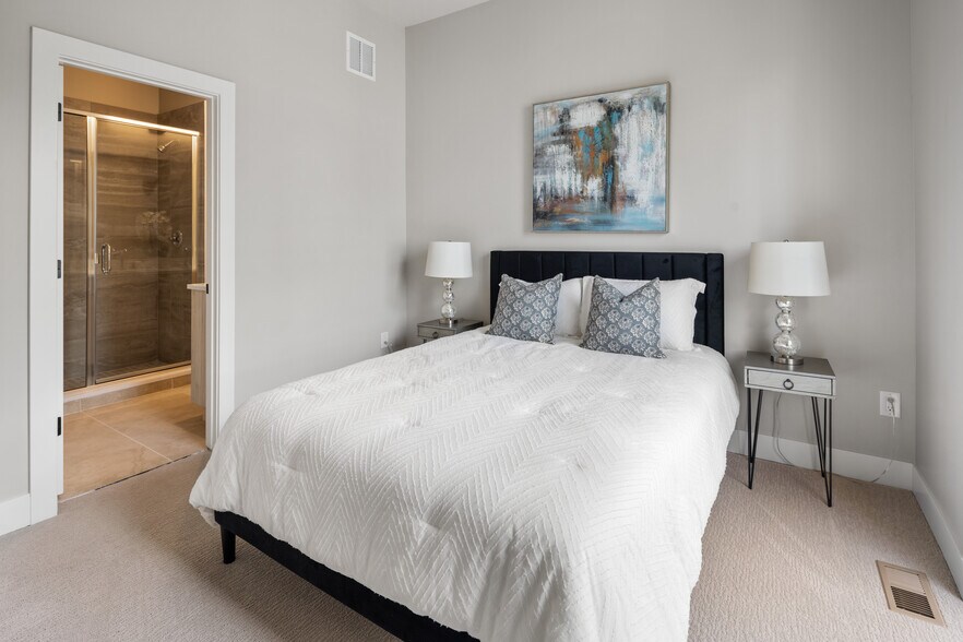 Building Photo - 2025 W 48th Ave