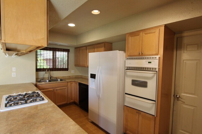 Building Photo - MOVE IN READY! Spacious 4-Bedroom Coconino...