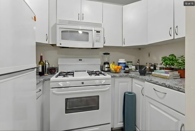 Building Photo - 120 Bradlee St