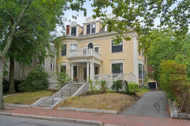 Building Photo - 340 Harvard St