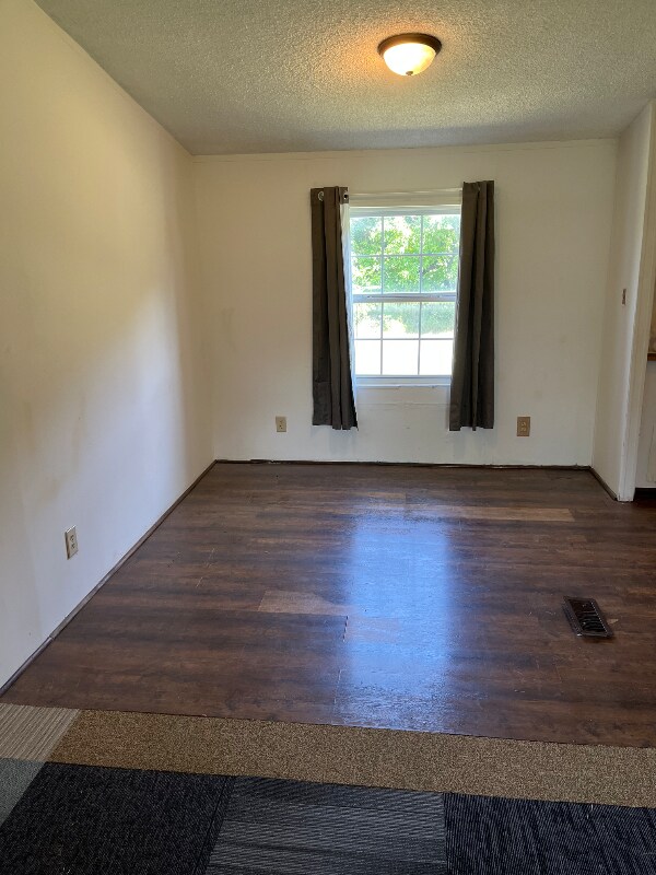 Building Photo - 9590 SW McAdoo Rd