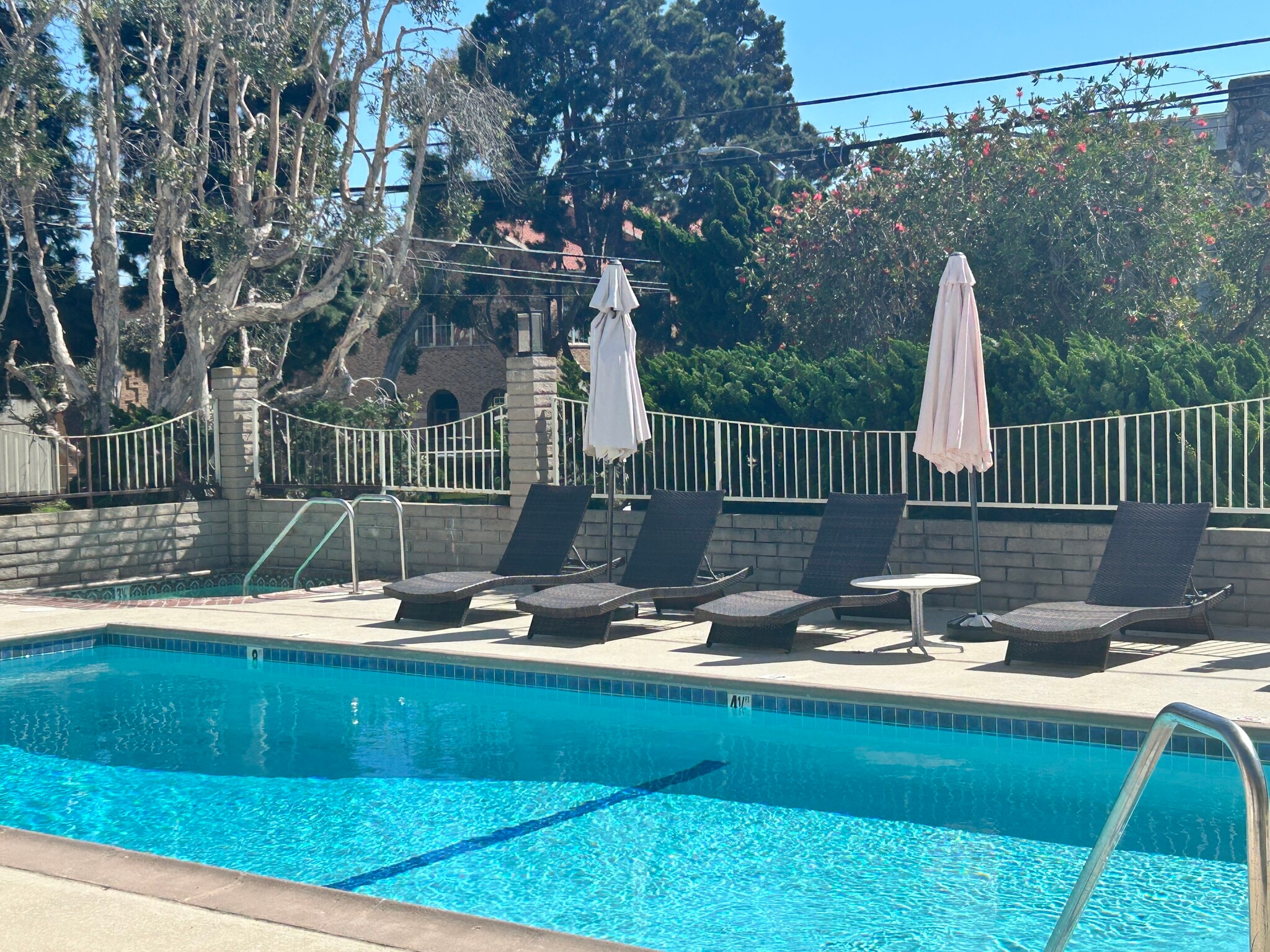 Building Photo - 745 Main St