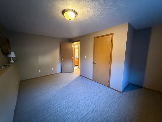 Building Photo - Beautiful 4 Bed 2 Bath Colbert Home in Mea...