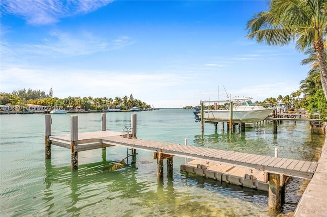 Building Photo - 1170 S Biscayne Point Rd