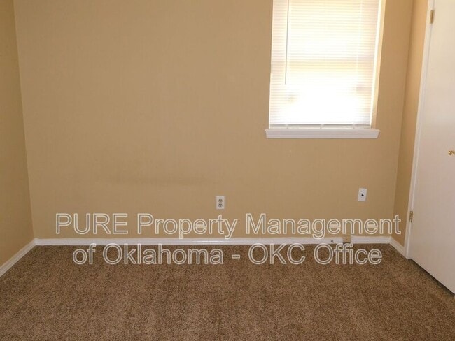 Building Photo - 4800 Cinderella Dr