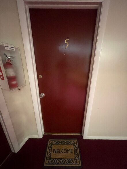 Building Photo - 124 Biruta St