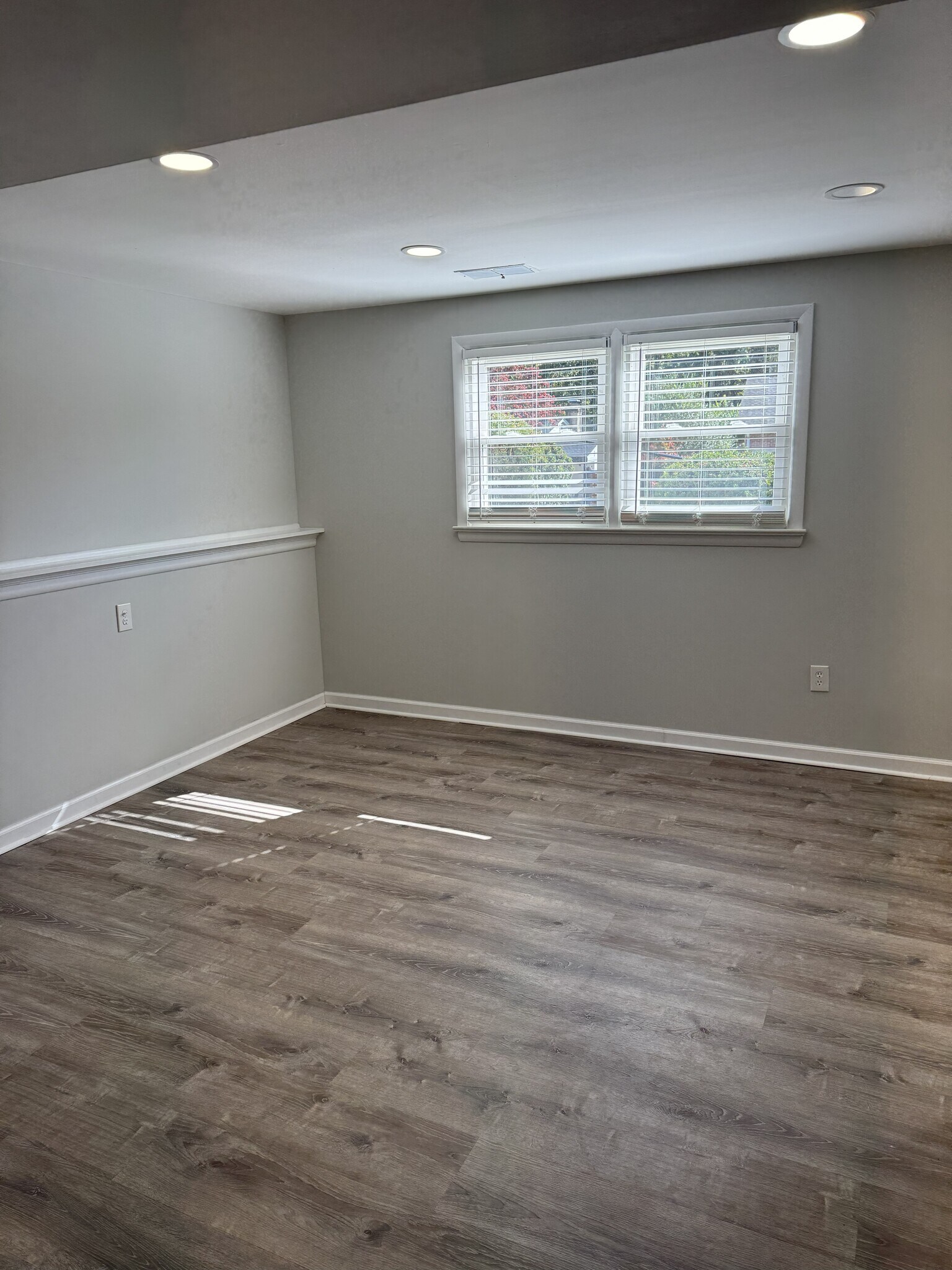 Building Photo - 914 Daleview Dr