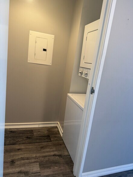 Building Photo - 525 E Seaside Way