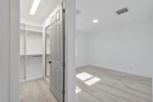 Building Photo - 12015 NW 83rd Pl