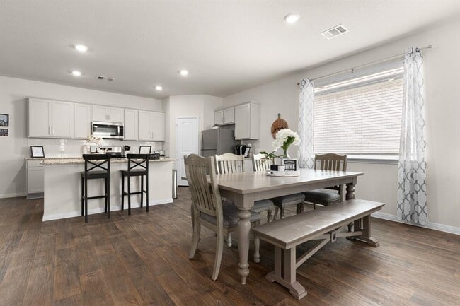 Building Photo - 117 Mackinac Ln