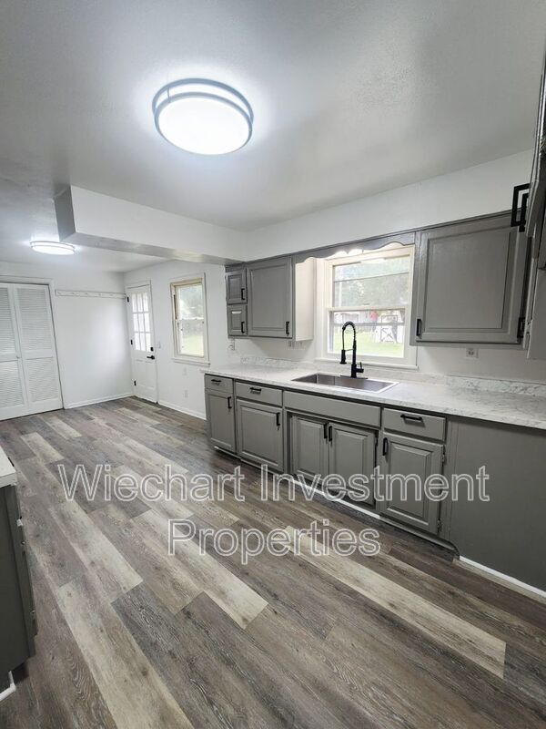 Building Photo - 616 S Clay St