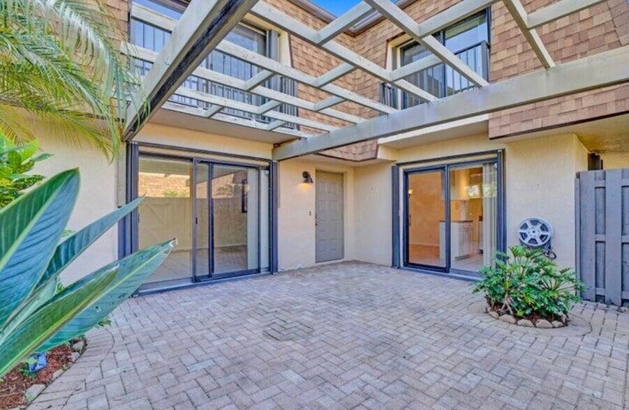 Building Photo - 3134 SW 20th Ter