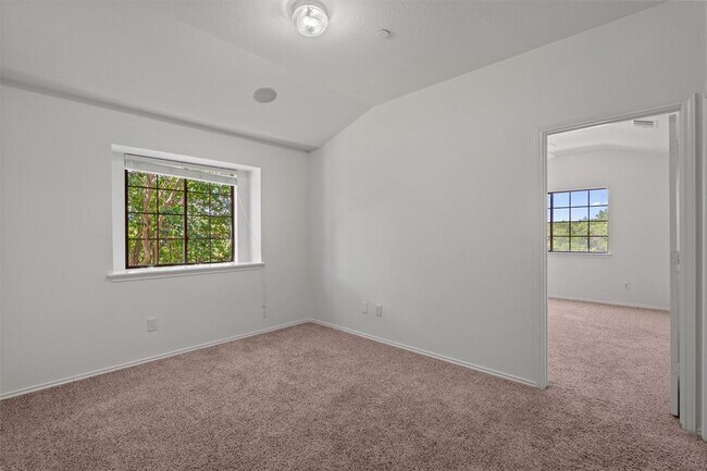 Building Photo - 9201 Brodie Ln