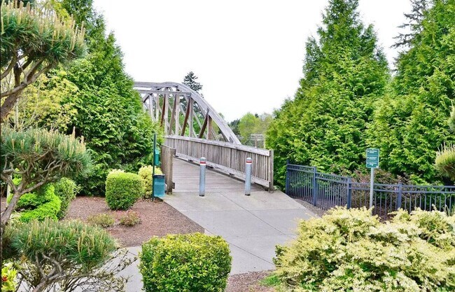 Building Photo - Enjoy this 3 Bedroom 2.5 Bathroom End Townhome ~ 2 Car Garage + Washer & Dryer! Great Cedar Mill ...