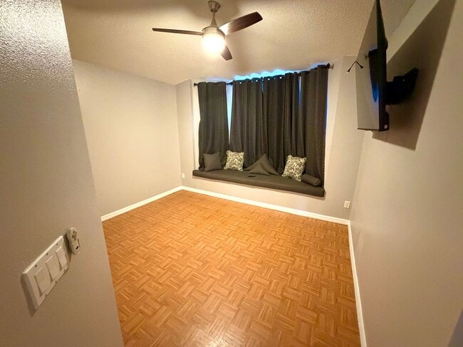Building Photo - 2498 River Ridge Dr