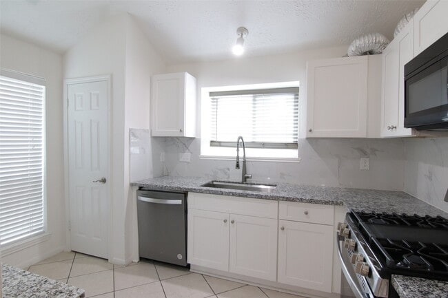Building Photo - 6918 Glen Rosa Dr