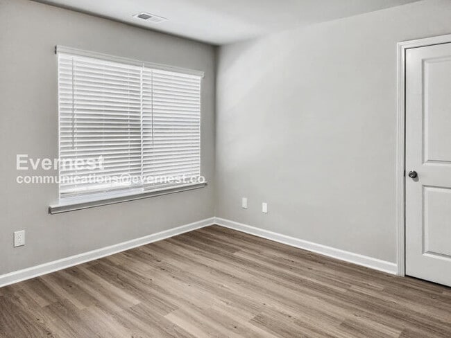 Building Photo - 3 Bed/2.5 Bath Home with Attached Garage / Pet-Friendly / Available Now!