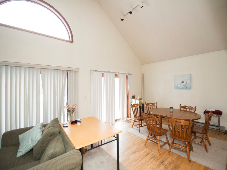 Building Photo - 23 W Niagara St