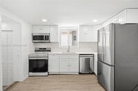 Building Photo - 1701 NW 19th Ave