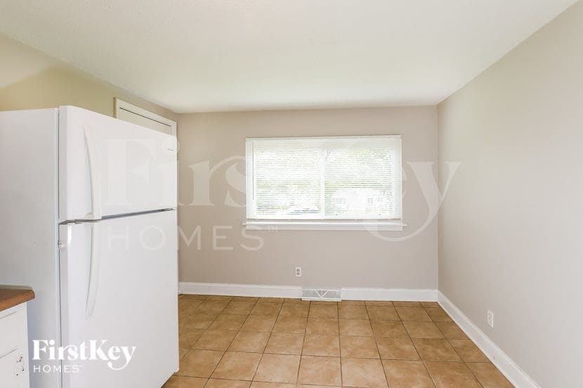 Building Photo - 5044 N Bellaire Ave