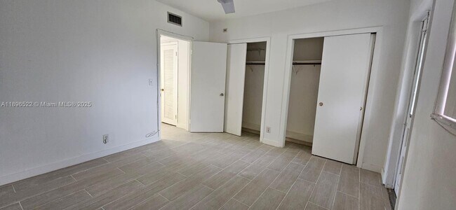 Building Photo - 230 SW 11th Ave