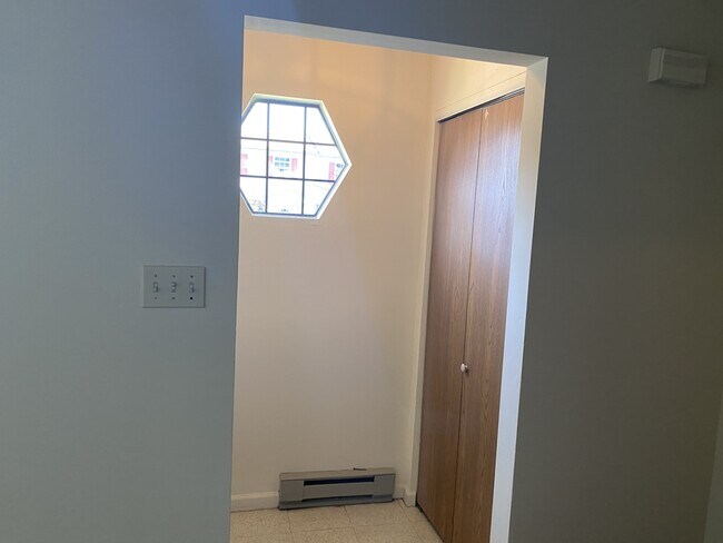 Building Photo - 212 Magnolia Dr