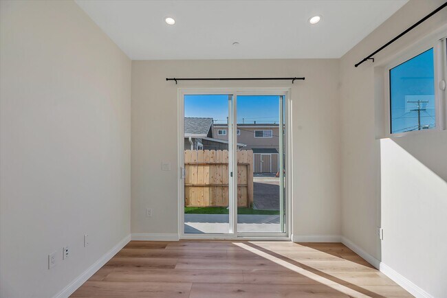 Building Photo - 4048 Cherokee Ave