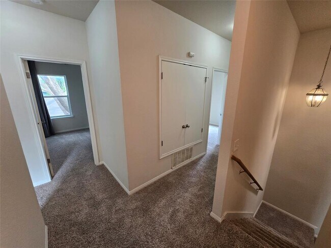 Building Photo - 1604 Singleton Ave