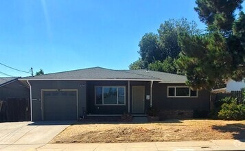 Building Photo - Single story 4/2 with a large backyard clo...