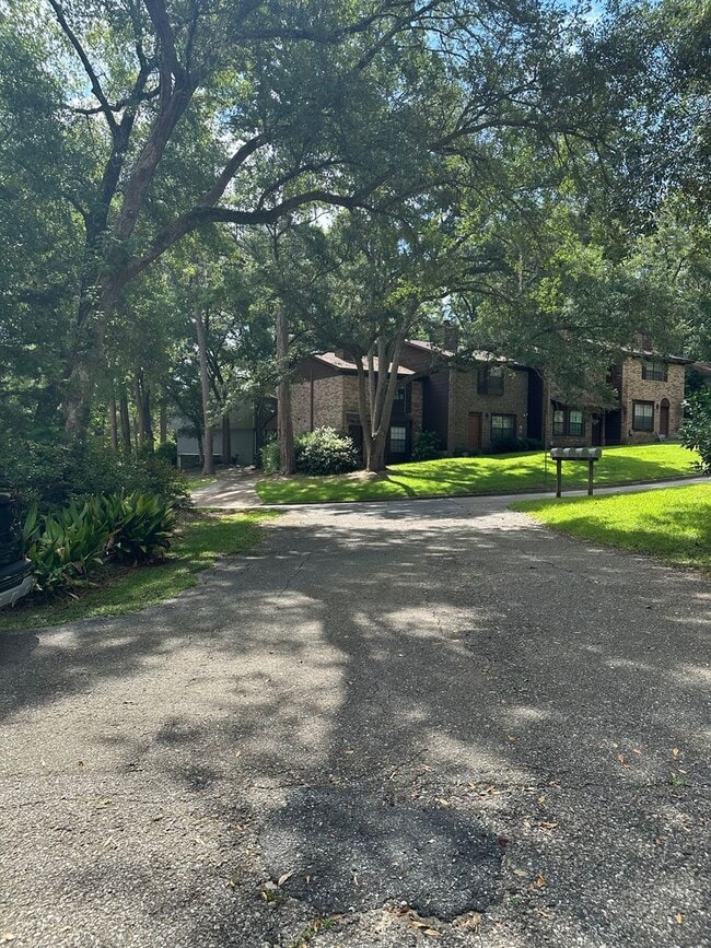 Building Photo - Spacious downstairs 2Bed/1 Bath in Killear...