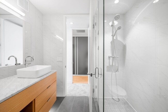 Building Photo - Modern 3BD, 4BA LoHi Townhome with Large Balcony and 2-Car Garage