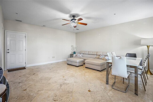 Building Photo - 832 Bay St NE