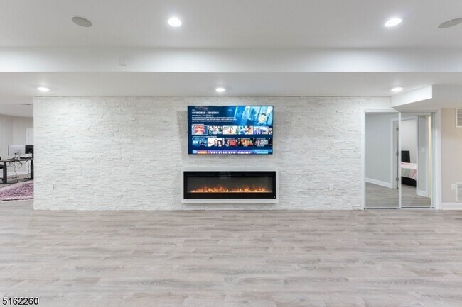 Building Photo - 12 Fieldflower Dr