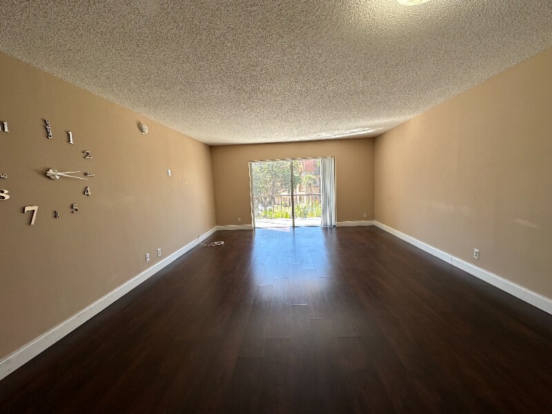 Building Photo - 5961 N Falls Cir Dr