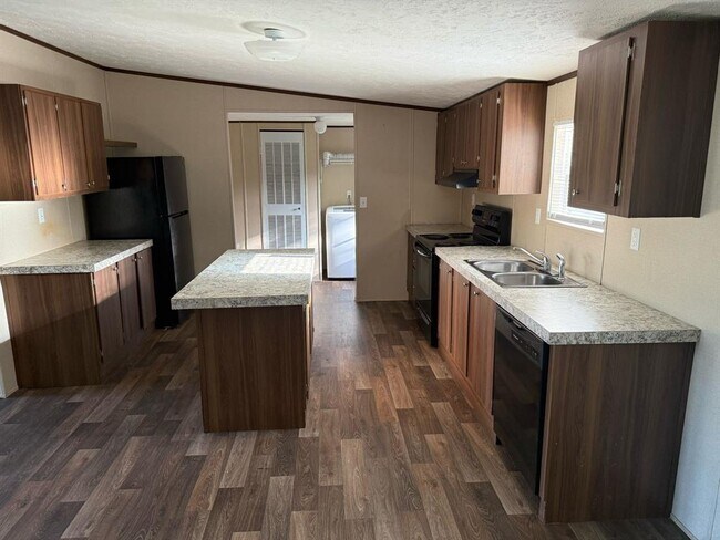 Building Photo - 16020 1/2 Sam Brookins St