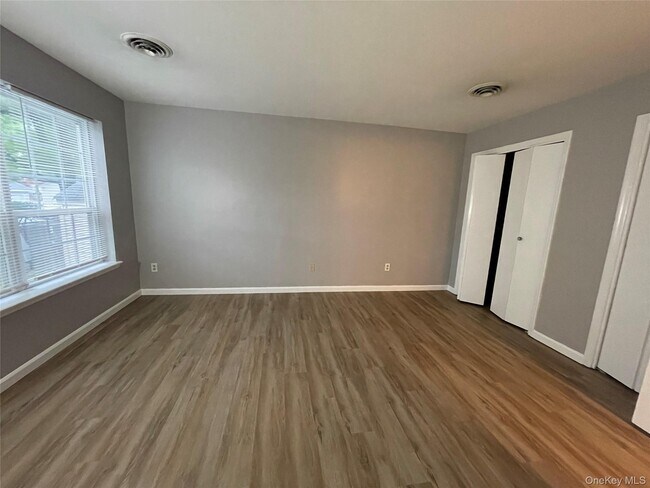 Building Photo - 1902 Rosewood Ct