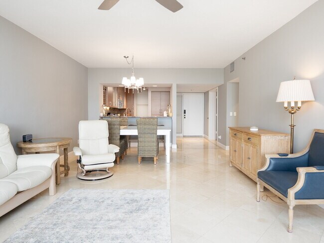 Building Photo - One of Longboat Key’s premier waterfront c...