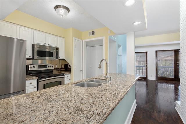Building Photo - 5904 Sandhurst Ln