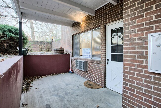 Primary Photo - 301 Peterson St