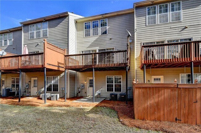 Building Photo - 2026 Merrimont Way