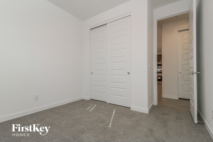 Building Photo - 5848 N 89th Dr