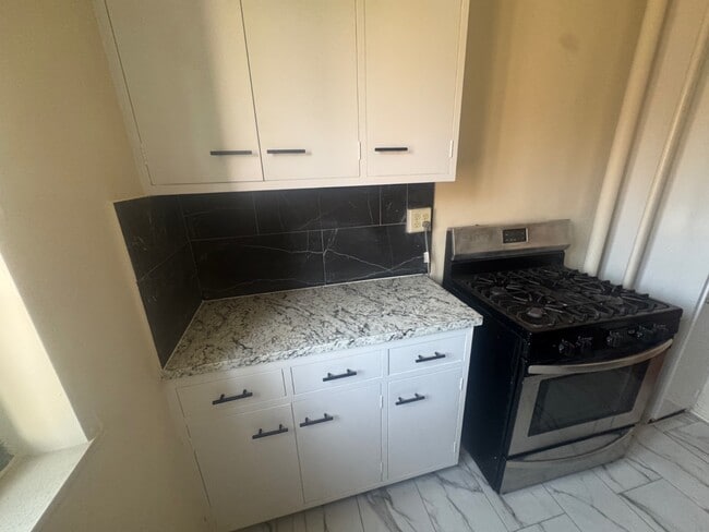 Building Photo - 1409 Metropolitan Ave