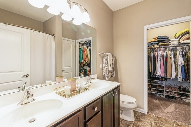 Building Photo - 1588 Foxtail Dr SE